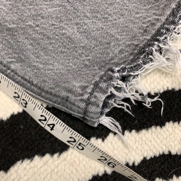 American Eagle Gray Ripped Knee Mom Jean Size 6 Short - Picture 12 of 14